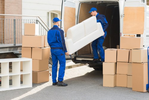 Sustainable moving service with reuse and waste separation focus