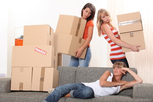 Local moving van support for flats and houses in Wood Green